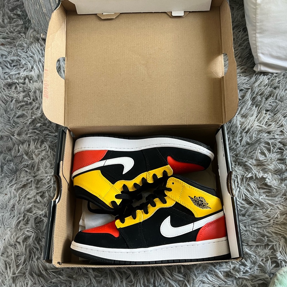 Air Jordan Mids